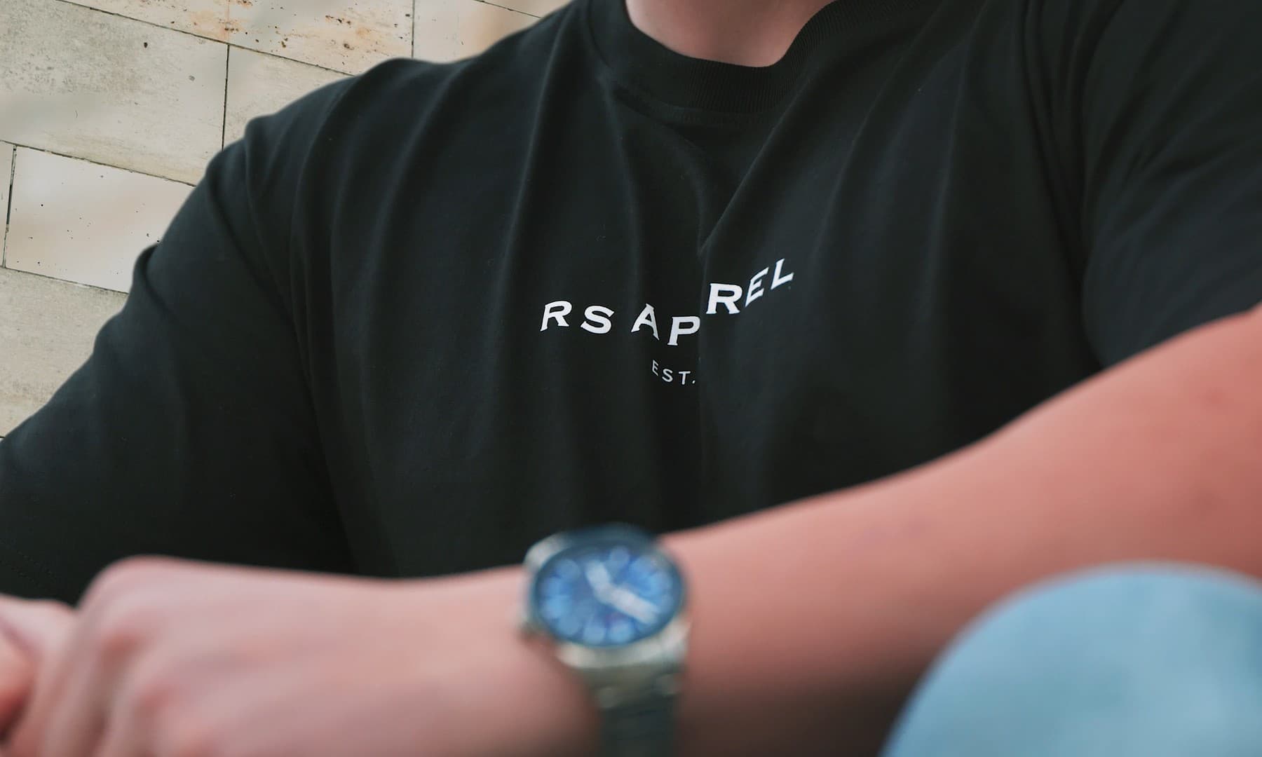 rs-apparel · Frame 04