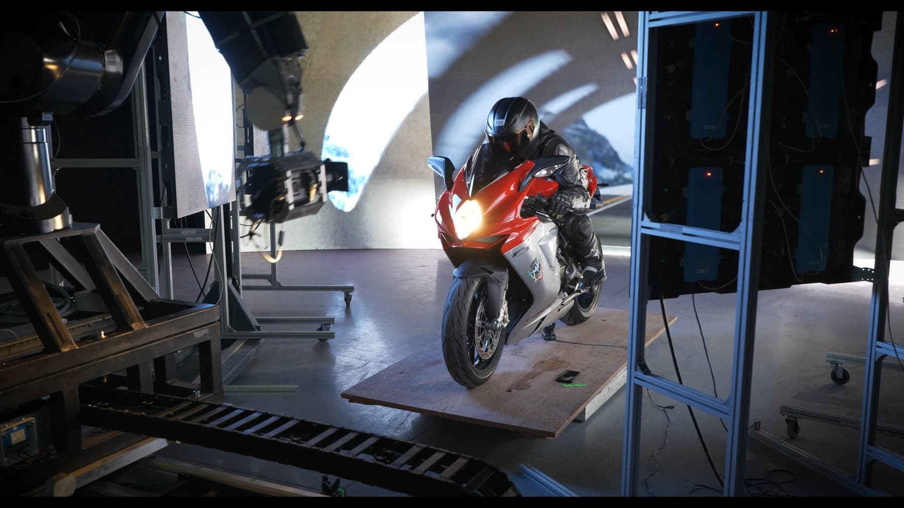 RED LINE Studio · Frame 18